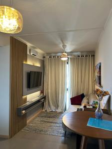 TV/trung tâm giải trí tại Churrasqueira, Ar, Piscina, Frigobar e muito mais +37 ảnh