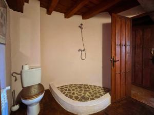Koupelna v ubytování La Princesa Llorona Lago Entrepreñas Casa Rural + 20 fotografií
