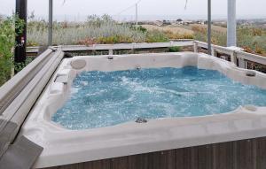 un bain à remous dans l'établissement La Dolce Vita, à San Costanzo 56 autres photos