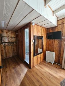 Μια τηλεόραση ή/και κέντρο ψυχαγωγίας στο Los Pioneros +83 φωτογραφίες