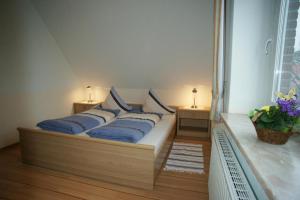 Postel nebo postele na pokoji v ubytování Wohnung In Neue Tiefe Mit Terrasse, Garten Und Grill