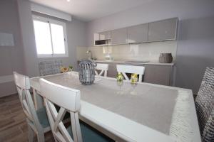 Imagen de la galería de Apartment Mit Terrasse, Pool Und Garten, en Guía de Isora