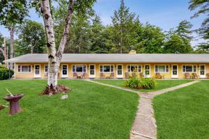 Zahrada ubytování King Birch Lake Home, Unit 2