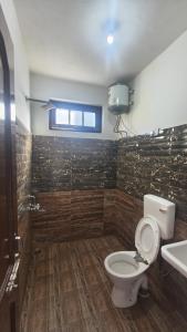 Ванна кімната в Mcleodganj diaries Guesthouse +19 фото