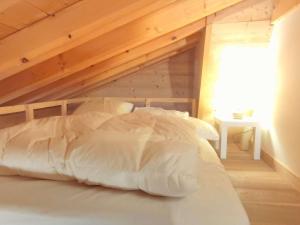 Postel nebo postele na pokoji v ubytování Charmant chalet à Isola 2000 avec cheminée - FR-1-292-224