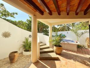 Κήπος έξω από το Casa Sarvelia Close to Punta Zicatela Beach