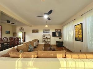 Μια τηλεόραση ή/και κέντρο ψυχαγωγίας στο Casa Sarvelia Close to Punta Zicatela Beach