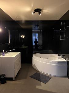 Koupelna v ubytování Les Chambres des Barques