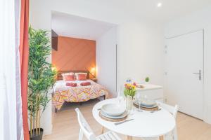 a bedroom with a bed and a table and chairs at Kazkle Etablissement in Boulogne-sur-Mer