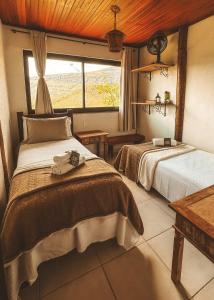 Voodi või voodid majutusasutuse Cottage with Jacuzzi & Waterfall, Vale do Elefante toas +52 fotot