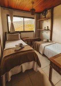 Voodi või voodid majutusasutuse Cottage with Jacuzzi & Waterfall, Vale do Elefante toas