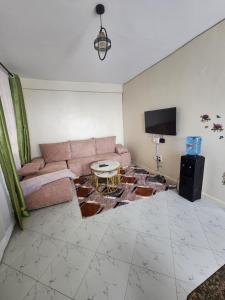 Μια τηλεόραση ή/και κέντρο ψυχαγωγίας στο Nakuru 2 bedrooms +1 φωτογραφίες