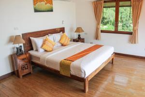 Postel nebo postele na pokoji v ubytování Villa Vadee - Private Villa, Swimming Pool, Deck, 4 Bedrooms, Sleeps 8, Ocean View + 19 fotografií