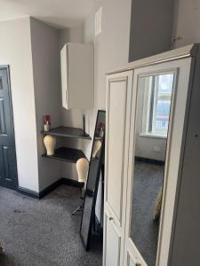 Galería fotográfica de En-suite Double Room in LS12 en Amley