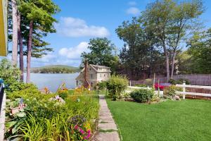 Zahrada ubytování King Birch Lake Home, Unit 7