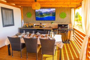 TV a/nebo společenská místnost v ubytování Serenity Mobile House