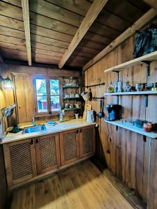 a large kitchen with wooden walls and wooden counters at Buen Paso in Icod de los Vinos