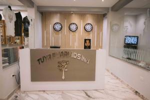 Πιστοποιητικό, βραβείο, πινακίδα ή έγγραφο που προβάλλεται στο Tuya pyramids view