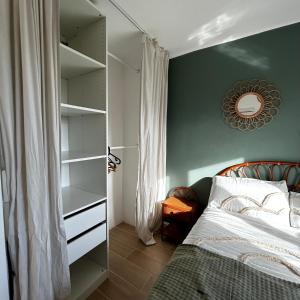 a bedroom with a bed and a book shelf at Appartement T2 - proche mer - balcon ensoleillé in Six-Fours-les-Plages