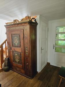 a large wooden cabinet in the corner of a room at Chalet Tannegüetli in Grindelwald +20 photos
