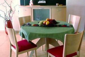 a table with a green table cloth and a bowl of fruit at Casa Alhambra 4 6 P in Guía de Isora