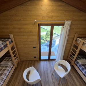 Ένα ή περισσότερα κρεβάτια σε δωμάτιο στο SkyWood House