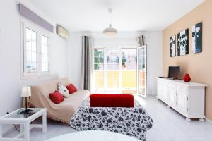 Una televisión o centro de entretenimiento en Apto 1 Almoraide Suites