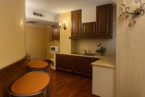 Η κουζίνα ή μικρή κουζίνα στο Katti House 2