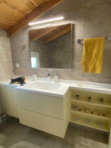 Koupelna v ubytování Ακτή Βολέρι panoramic view suite-parking-5g wifi