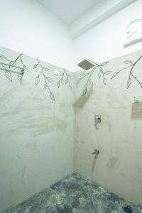 a bathroom with a branch mural on the wall at Taprobana Island Bliss in Dickwella +17 photos