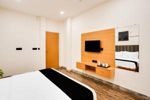 Μια τηλεόραση ή/και κέντρο ψυχαγωγίας στο Super Hotel O Indriya