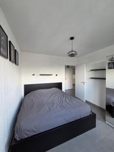 Ένα ή περισσότερα κρεβάτια σε δωμάτιο στο Appartement 3 pièces + terrasse