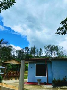 Το κτήριο όπου στεγάζεται  η παραθεριστική κατοικία