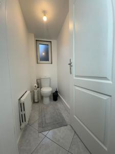 Ένα μπάνιο στο Appartement proche Amnéville, 2 chambres, 5 couchages, cuisine, salon, terrasse et parking +16 φωτογραφίες