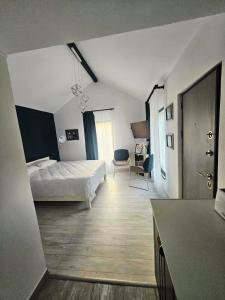 Postel nebo postele na pokoji v ubytování Ravell Lodge- occasional rental