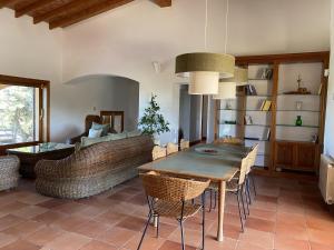 a living room with a couch and a table and chairs at Sa Voliaina - Formentera in La Savina