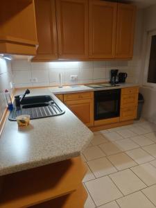 Kuchyň nebo kuchyňský kout v ubytování Gästehaus Atrico Haus 106