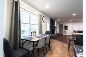 Køkken eller tekøkken på The Triple Play Getaway 3BR Game Room Sleeps 10