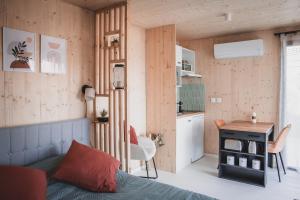 a small room with a bed and a kitchen at Le Studio du Hameau in Sales