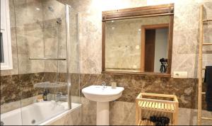 Koupelna v ubytování Casa Maria Luisa + 18 fotografií