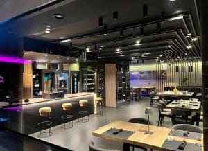 a restaurant with tables and chairs and a bar at Pantarei Palace in Lettere