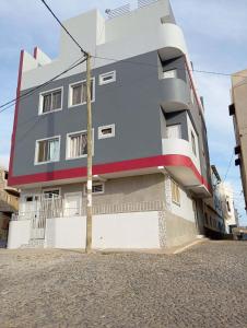 Το κτήριο όπου στεγάζεται  το διαμέρισμα +2 φωτογραφίες