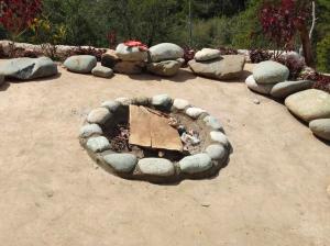 Un círculo de rocas y una fogata en un patio. en Sagada Staycation near Sea of Clouds View, en Sagada 6 fotos más