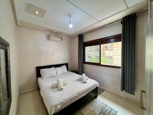En eller flere senge i et værelse på Fes Duplex Guesthouse - Comfort Room Medina