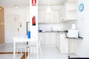 Kuchyň nebo kuchyňský kout v ubytování Apto 5 Almoraide Suites