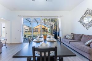 Χώρος καθιστικού στο Luxury Family Villa Private Pool 10 min Disney