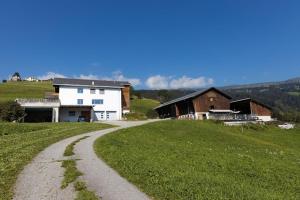 a dirt road in a field next to a house at Hof Quadra in Flerden
