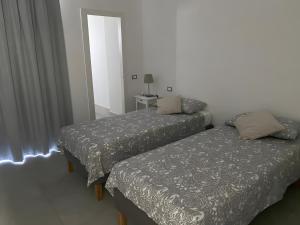 Una cama o camas en una habitación de Casa a due passi dal mare