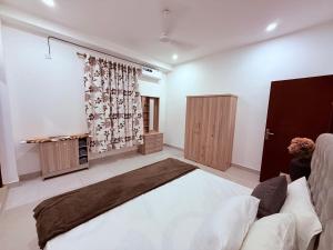 a living room with a couch and a table at Blooming Residences by Gold Mark Property Consultants in Nugegoda