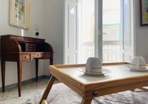 a table with two hats and a piano in a room at dimora virginia in Matera